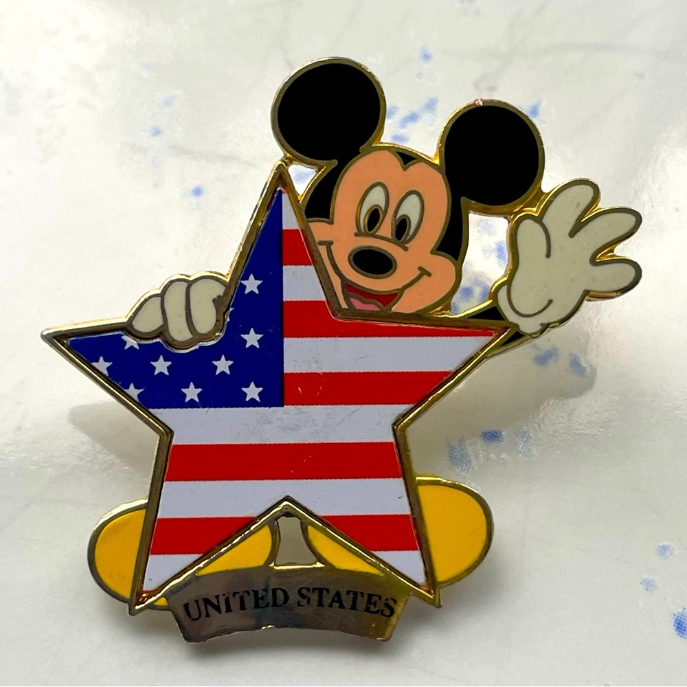 Disney Mickey Mouse Patriotic Star ⭐️ Pin - US American 🇺🇸 Flag Star 🌟 Pin